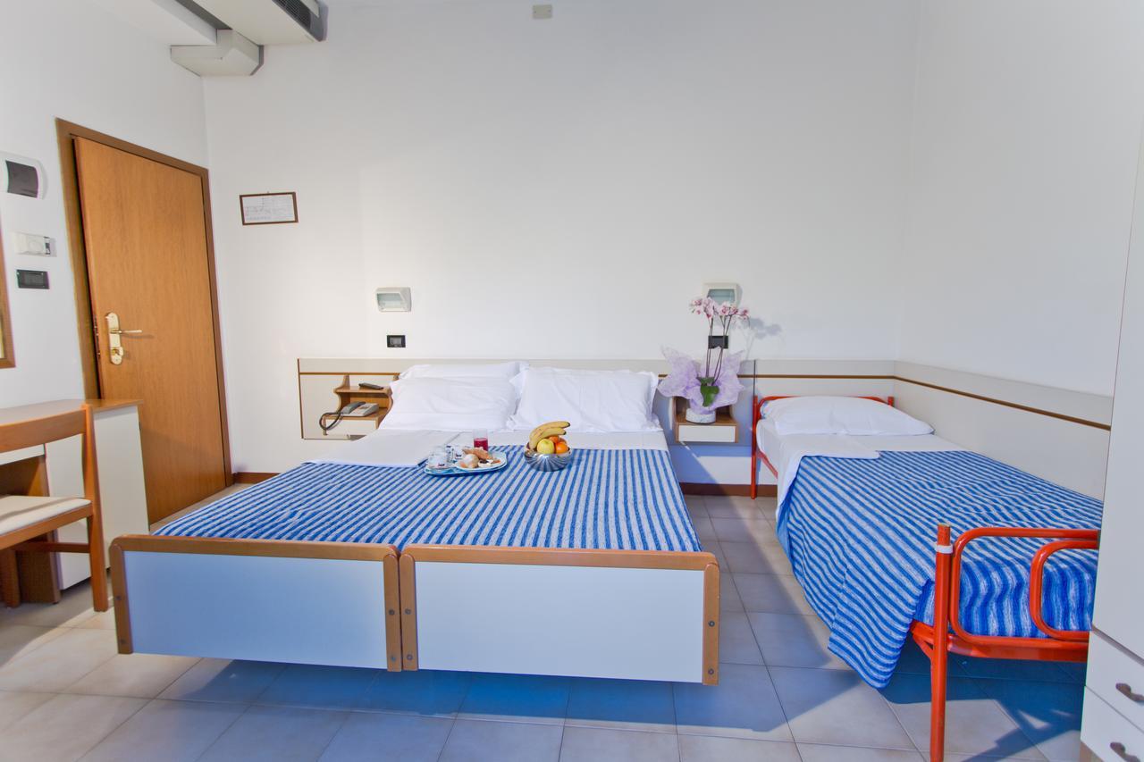 Hotel Montecarlo Rimini Eksteriør billede