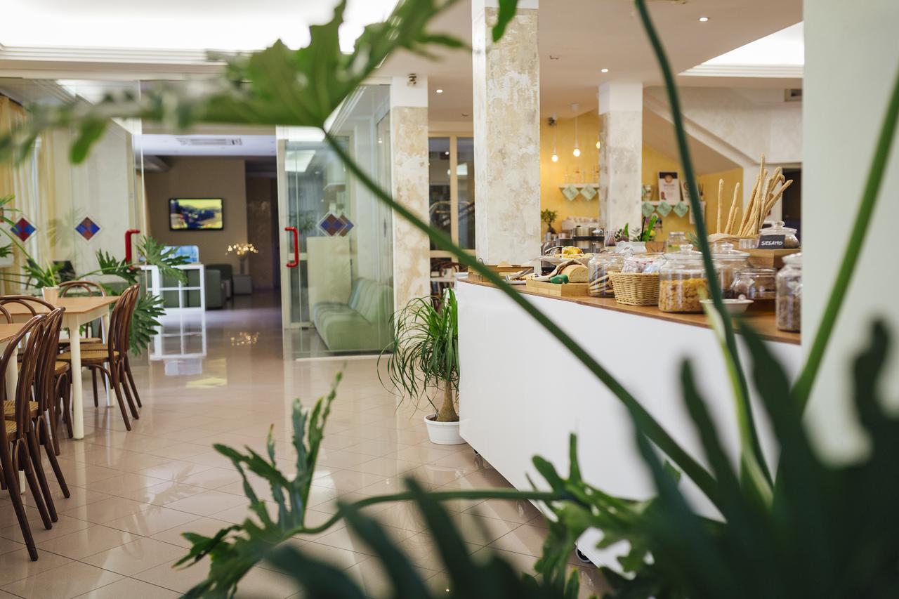 Hotel Montecarlo Rimini Eksteriør billede
