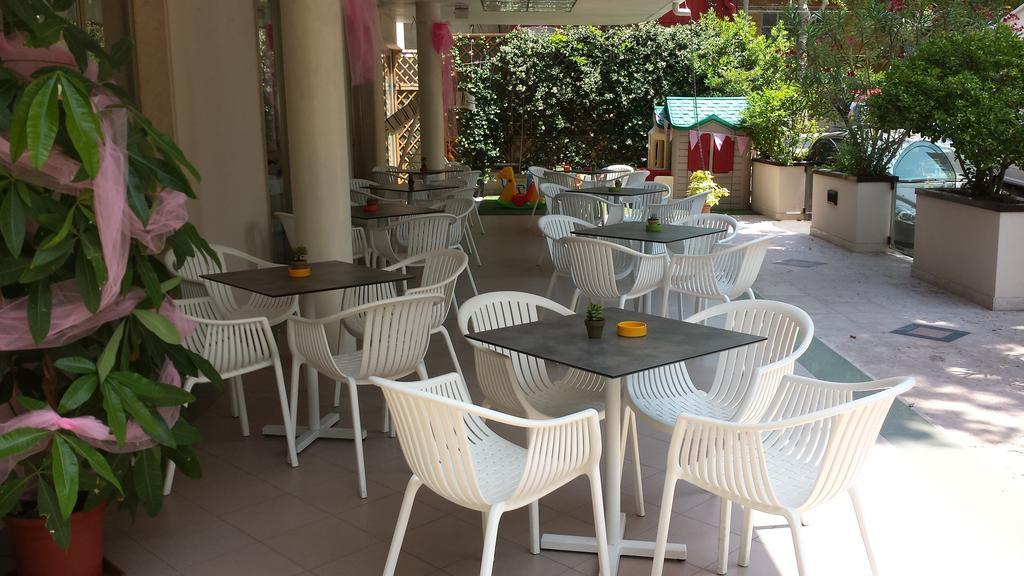 Hotel Montecarlo Rimini Eksteriør billede